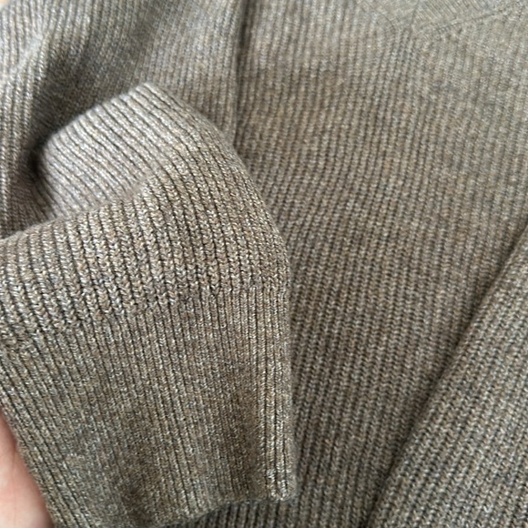 Old navy brown v neck sweater size medium - Picture 3 of 4